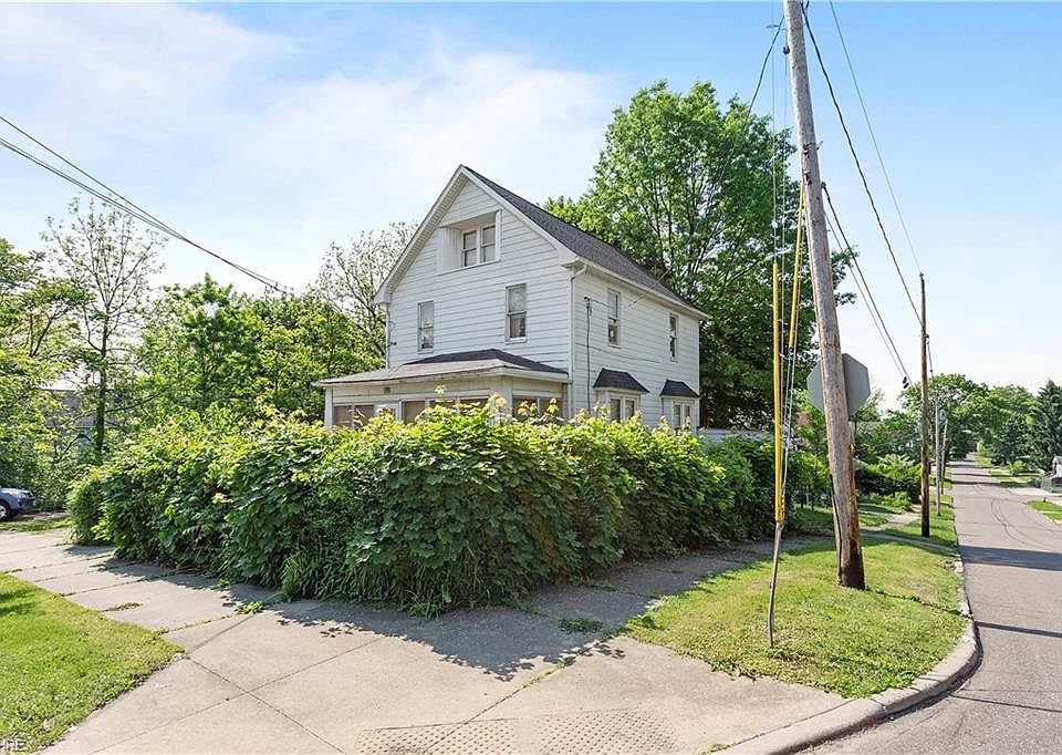 1st image of 590 Euclid Ave