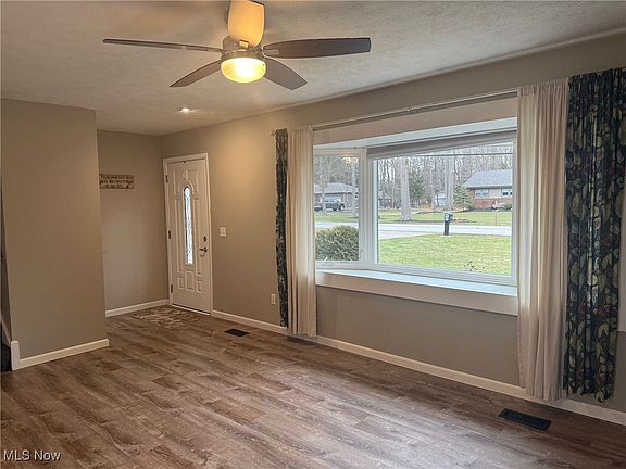 2nd image of 5998 Collins Rd