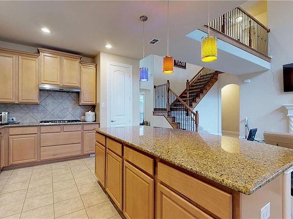 3rd image of 521 Royal Glade Dr