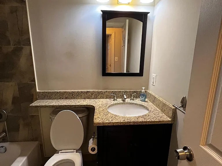 401 Commonwealth Ave #12A — Photo 16