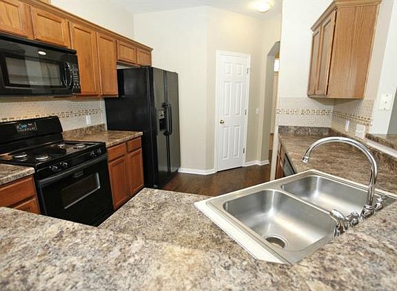 4th image of 319 Willowbrook Dr