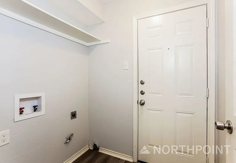 422 Ash Ln — Photo 13