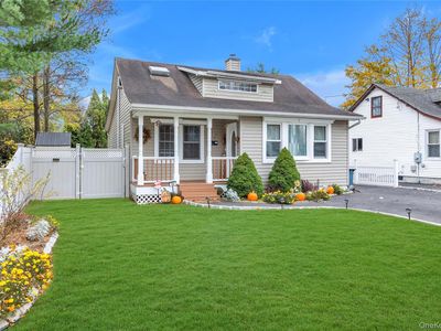 84 Cedar Street, Islip, NY, 11751