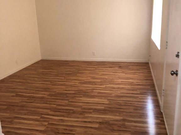 2nd image of 530 Columbia Ave Unit 6