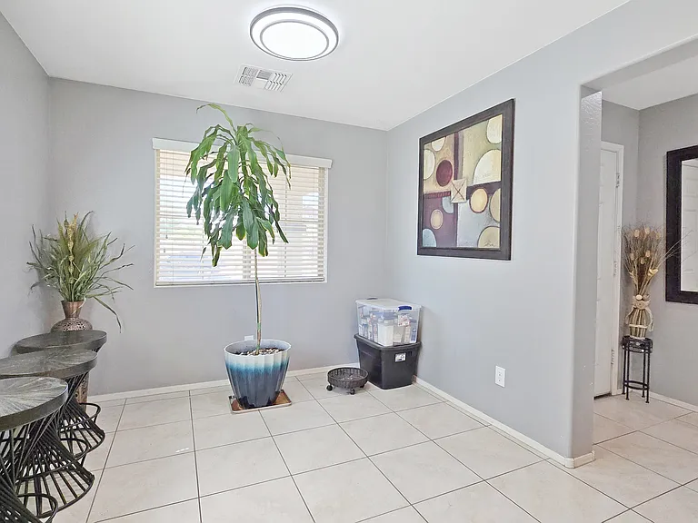3913 S 185th Ln — Photo 9