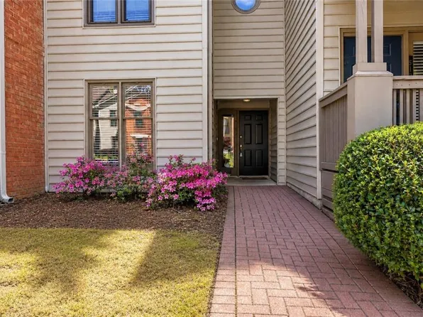 507 Garden Ct, Atlanta, GA 30328