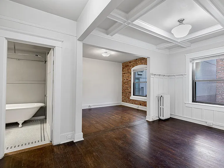 304 Bell St #21 — Photo 6