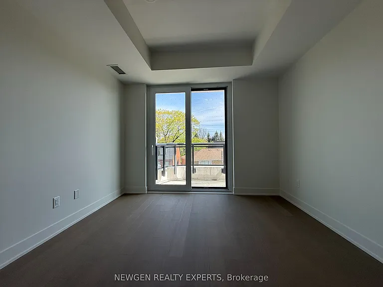 322 Dupont St #301 — Photo 14