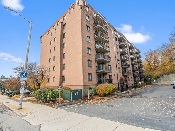 500 Salem St APT 304, Medford, MA 02155