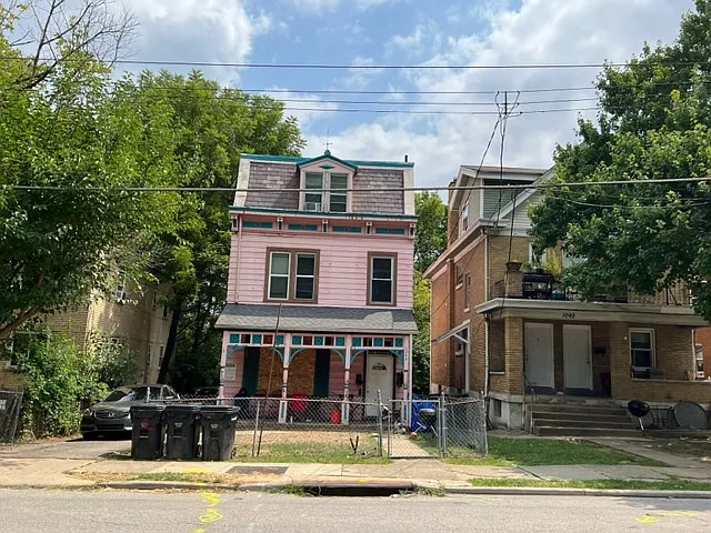 1044 Rosemont Ave — Photo 1