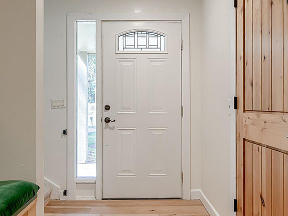 2nd image of 605 Dowding Ct