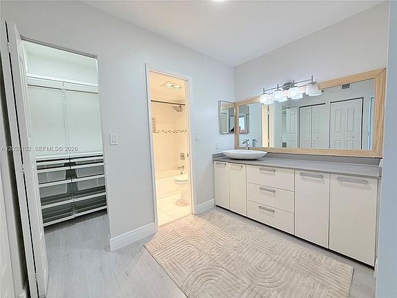 5th image of 20355 NE 34th Ct APT 324