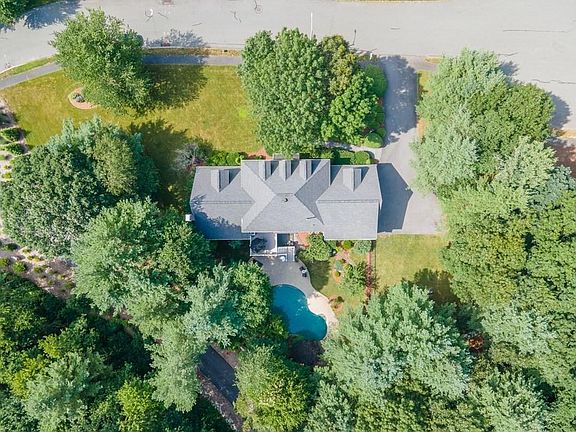 3rd image of 3 Hutchins Dr