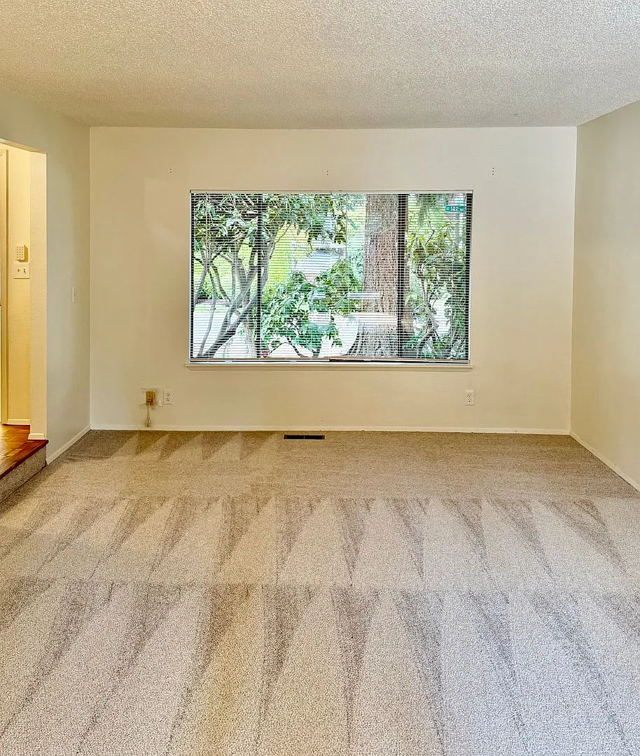 4 Bed / 2.5 Bath Finn Hill home in Kirkland $3,695/month — Photo 4