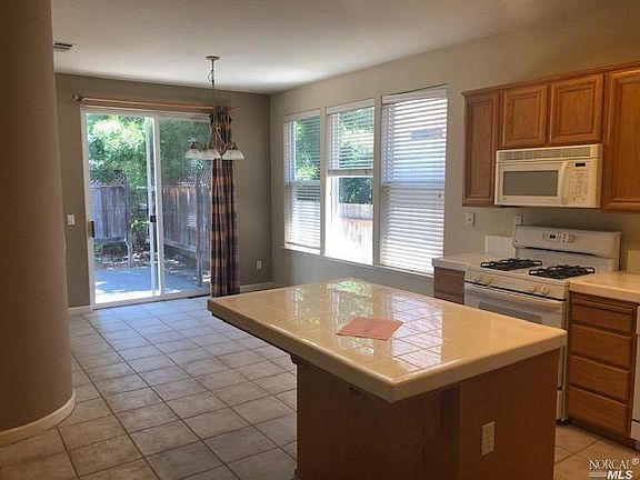 4th image of 131 Bouquet Cir