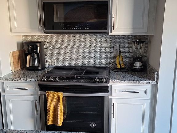 4th image of 15 Mardale Ln