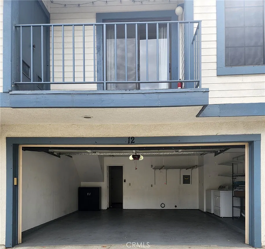 2 bed, 854 sqft, $2,550 — Photo 2