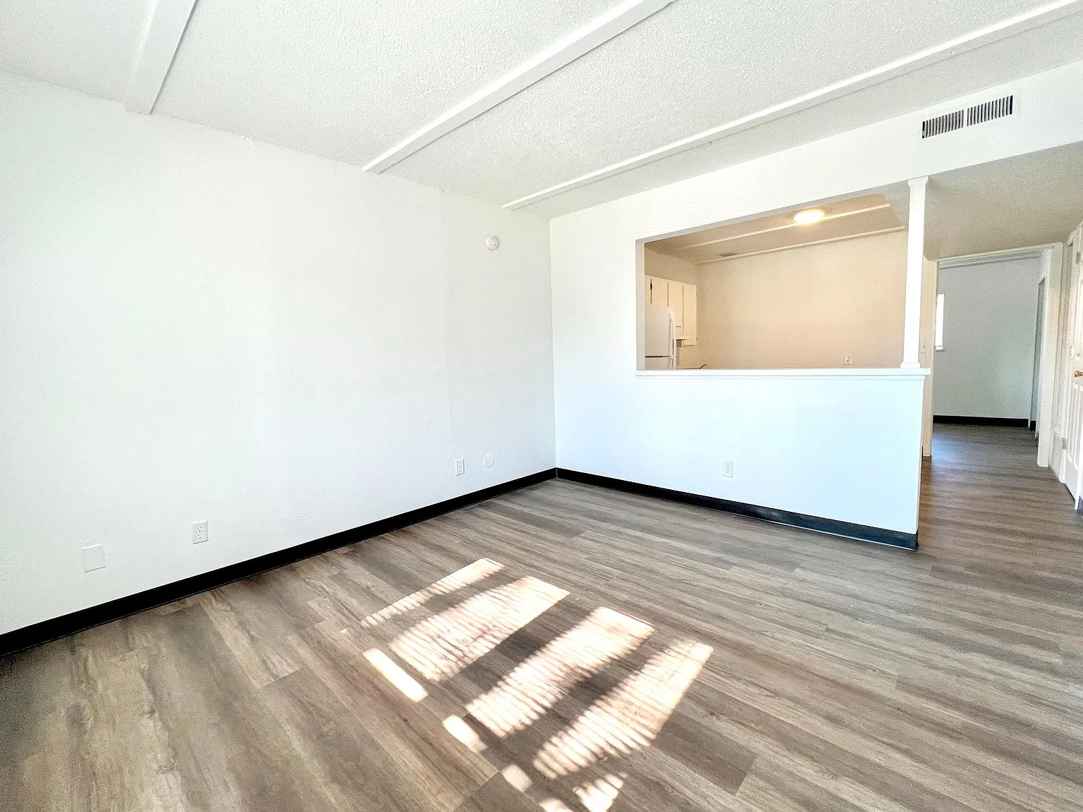 2 bed, 820 sqft, $100 — Photo 3