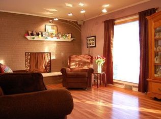 536 S Cornell Ave, Villa Park, IL 60181