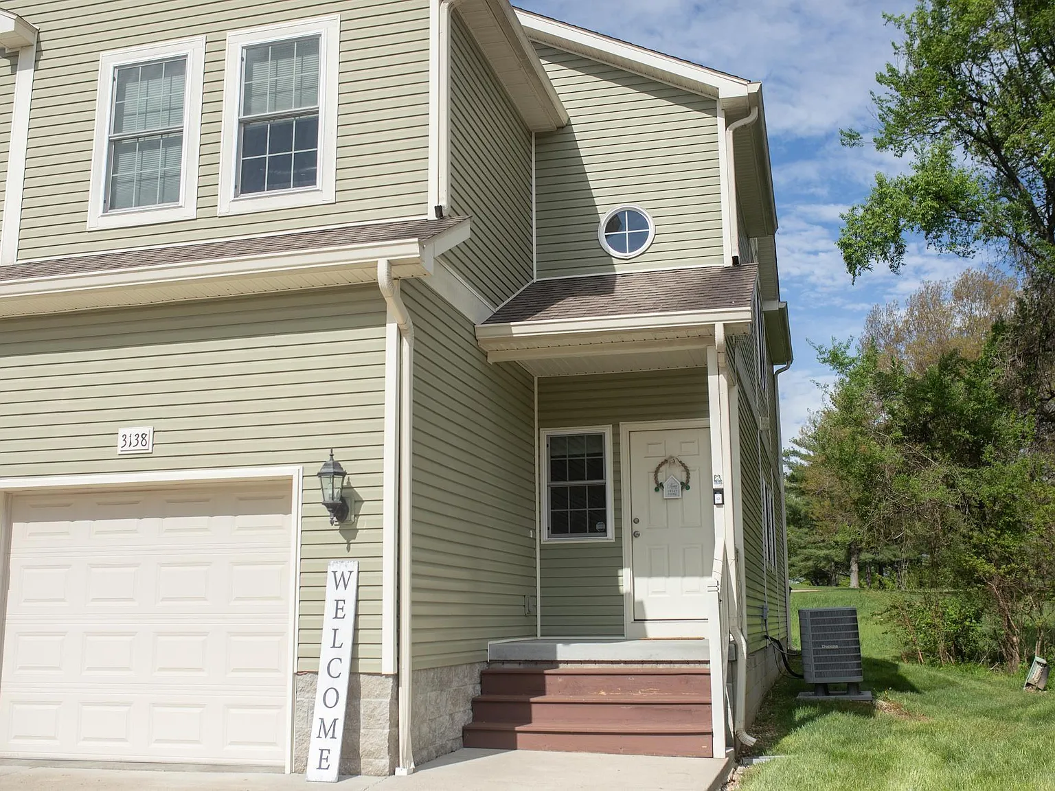 3 bed, 2.5 bath, 1792 sqft, $1,990 — Photo 2
