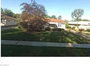380 Cove Beach Ave, Sheffield Lake, OH 44054