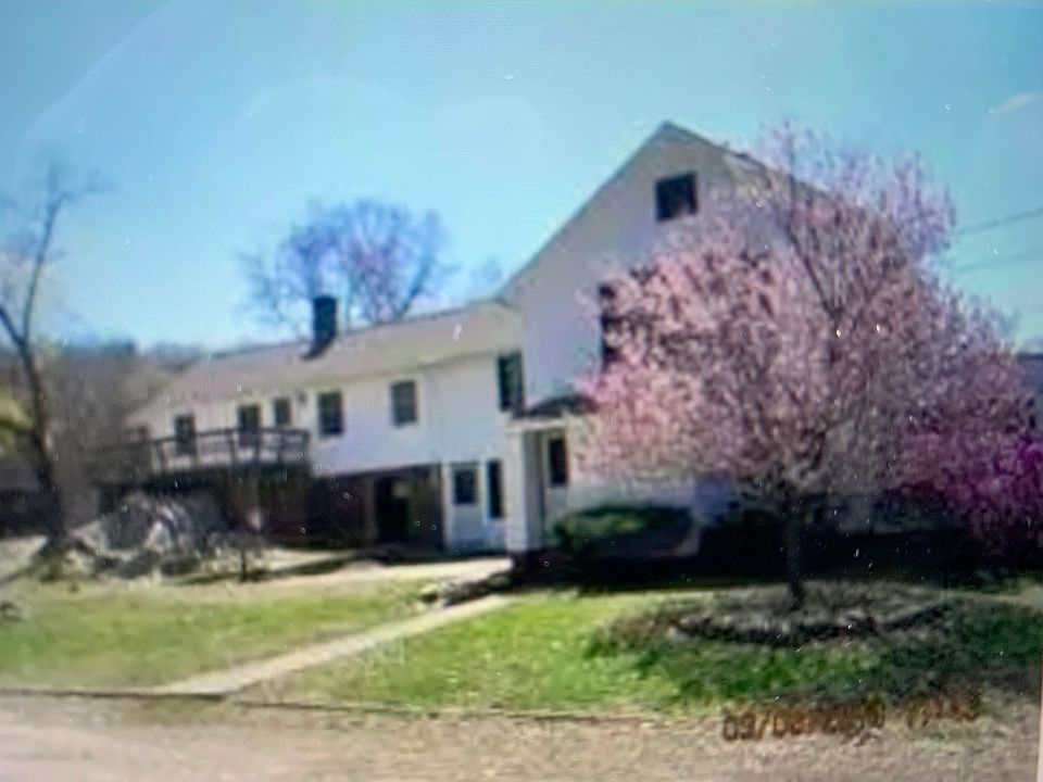1st image of 160 Spruce St