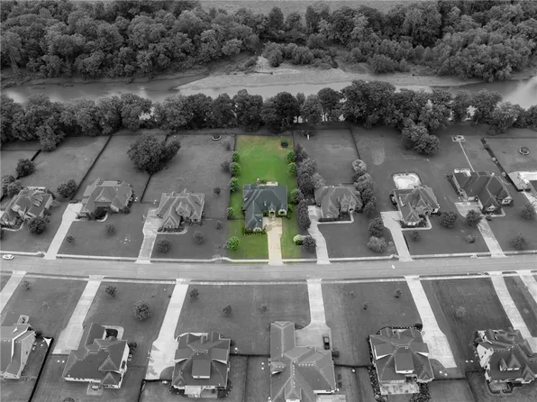 2171 Riverfront Ln, Fayetteville, AR 72703