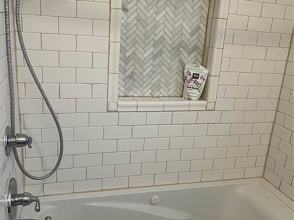 5th image of 445 Morris Ave APT B5