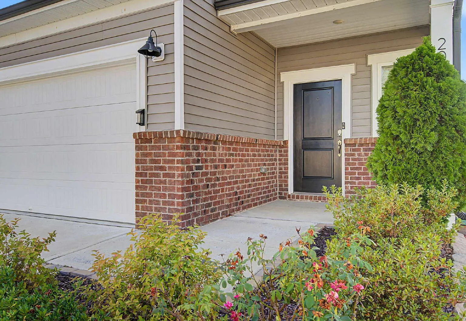 4 bed, 3.0 bath, 2576 sqft, $2,395 — Photo 3