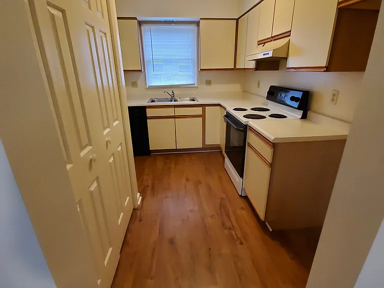 49 Alderman Dr #27 — Photo 2