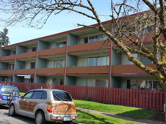 5th image of 1010 NW Fillmore Ave