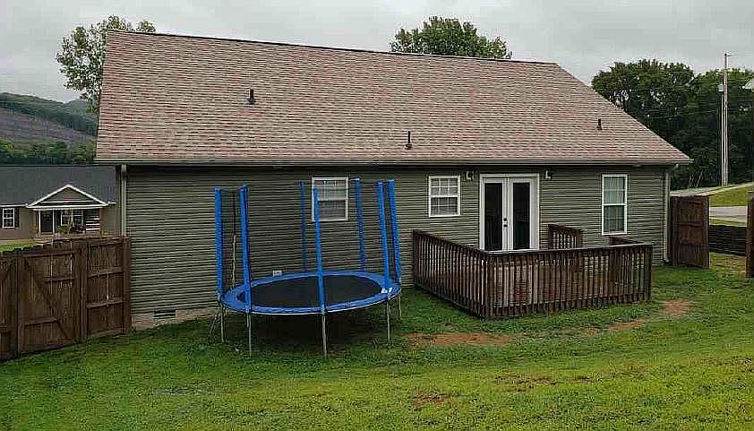 2nd image of 127 Rivercrest Cir
