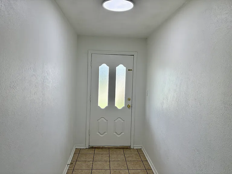 3900 San Mateo Dr — Photo 7