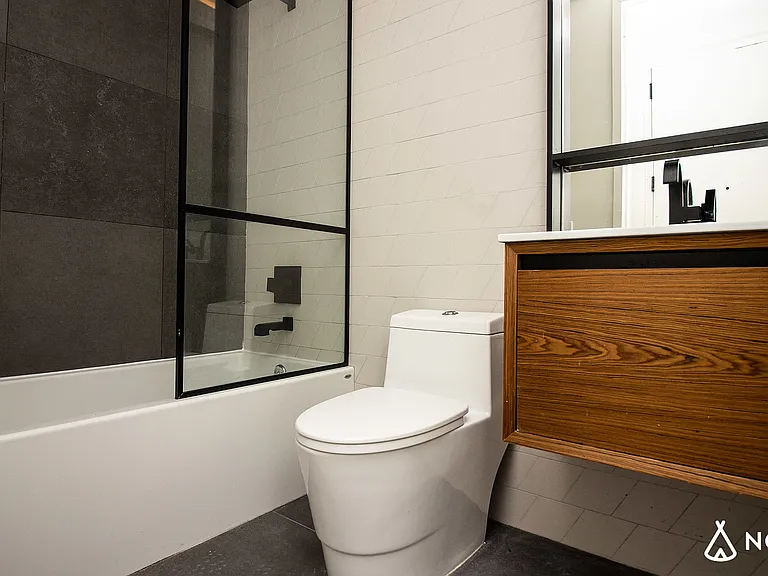 195 Sullivan Pl #3R — Photo 13