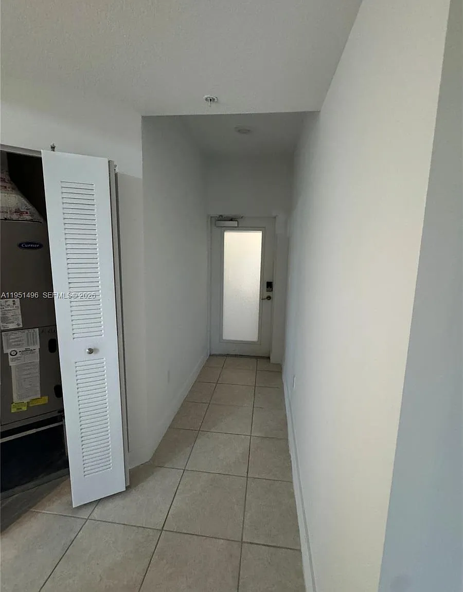 3 bed, 1330 sqft, $3,350 — Photo 3