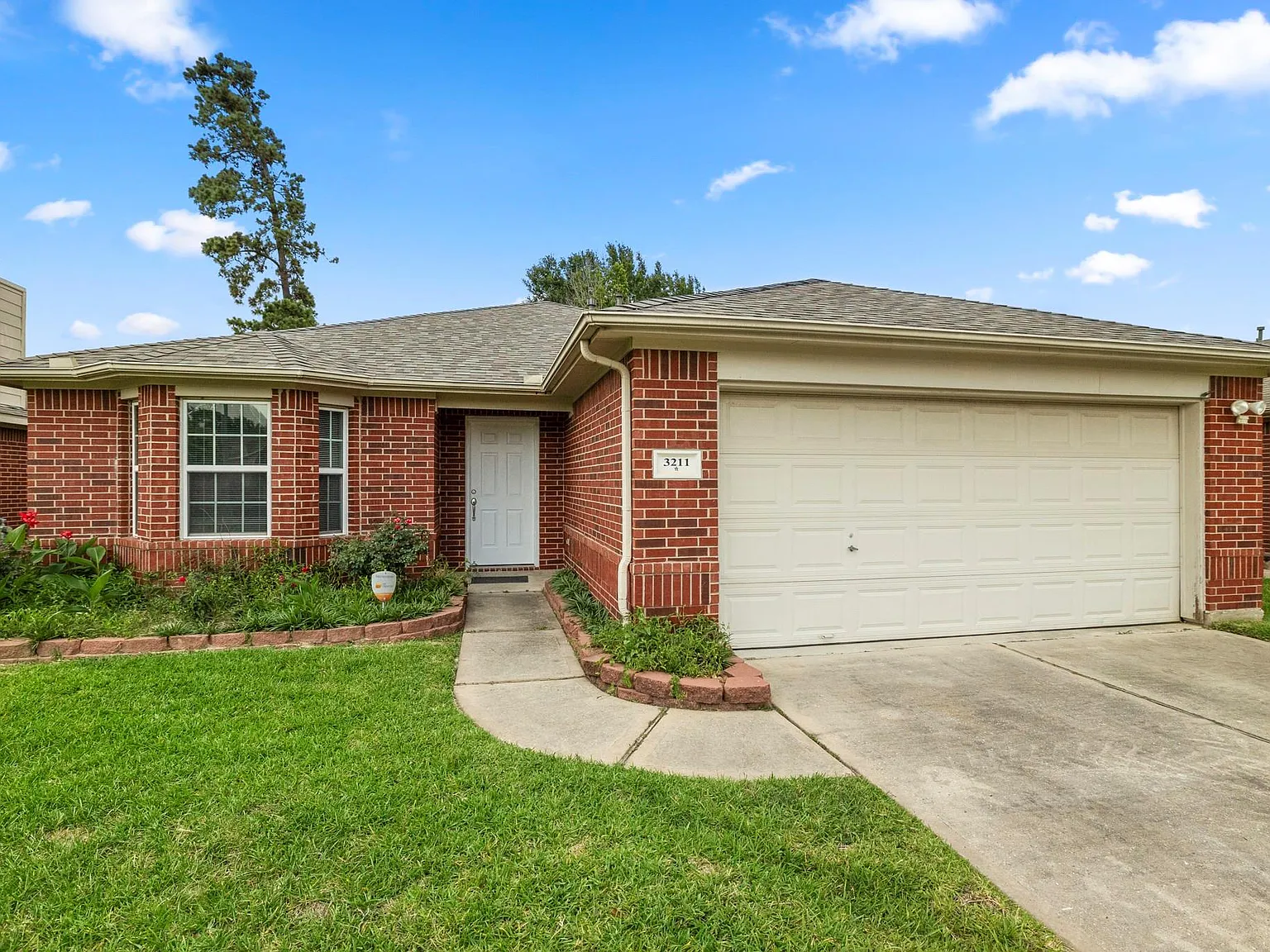 3 bed, 2.0 bath, 1723 sqft, $2,100 — Photo 4