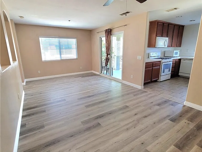 25850 Iris Ave #A — Photo 12