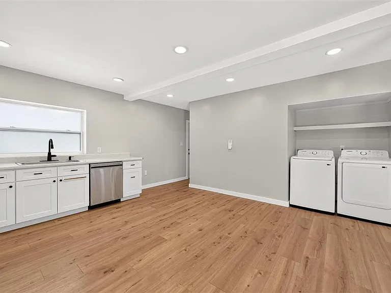 1099 Grove Ave — Photo 16