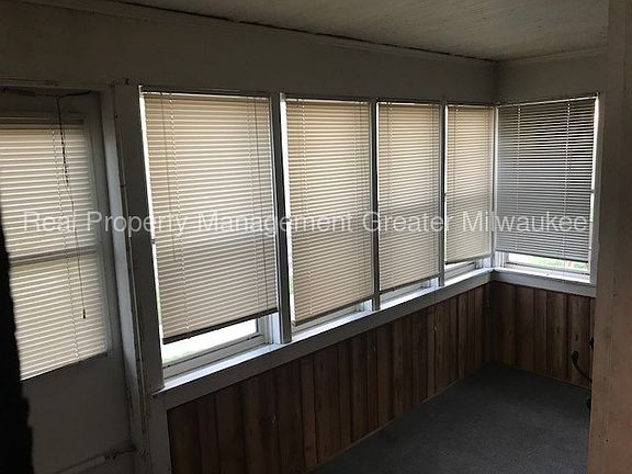 2nd image of 3526 E Cudahy Ave