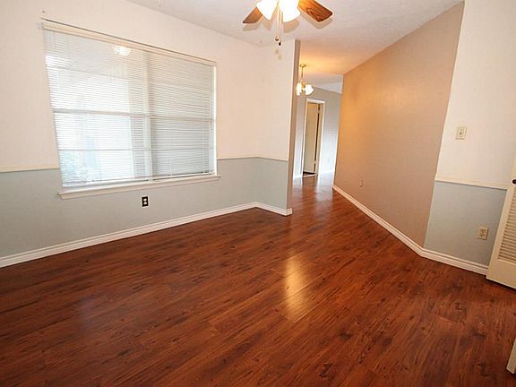 Have you family dinners in this lovely dining area.