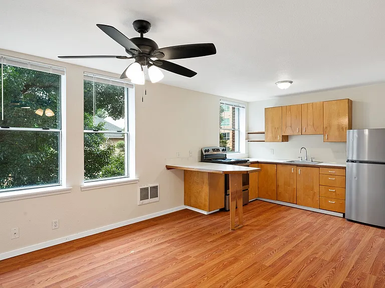 Abbottsford Apartments — Photo 85