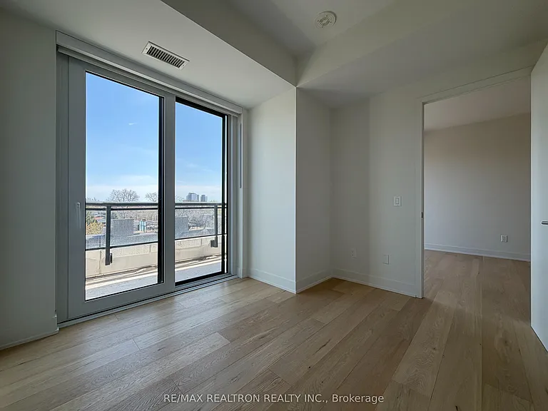 322 Dupont St #502 — Photo 24