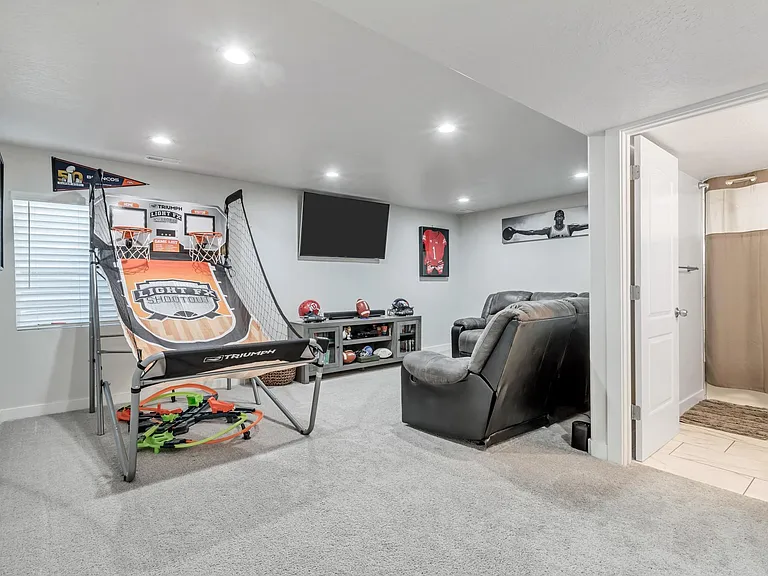 8136 S 5910 W — Photo 22