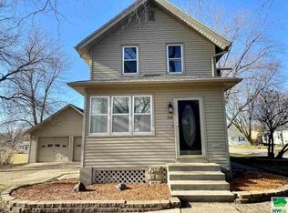 716 Barton St, Storm Lake, IA 50588