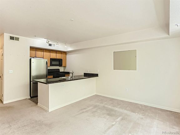 4th image of 1623 N Saint Paul St Unit 208