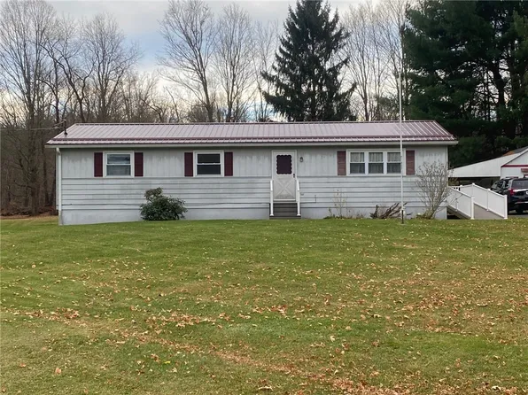 8 Briarwood Ln, Newfield, NY 14867