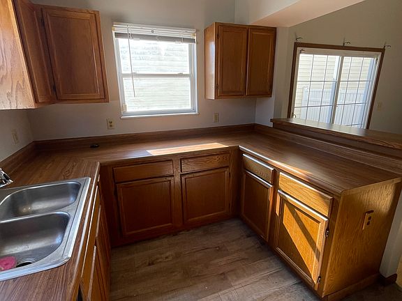 5th image of 874 Liberty Village Dr