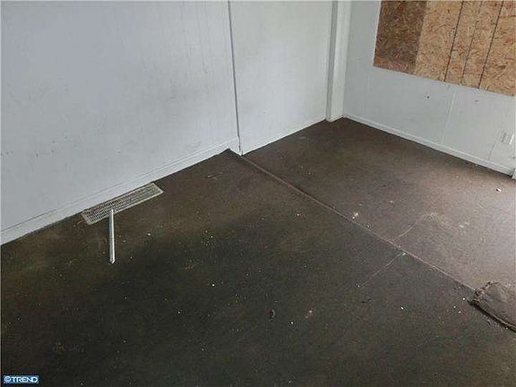 4th image of 2620 Massey St