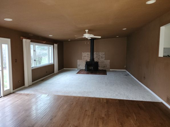 1122 Foster Ave, Lake Bluff, IL 60044