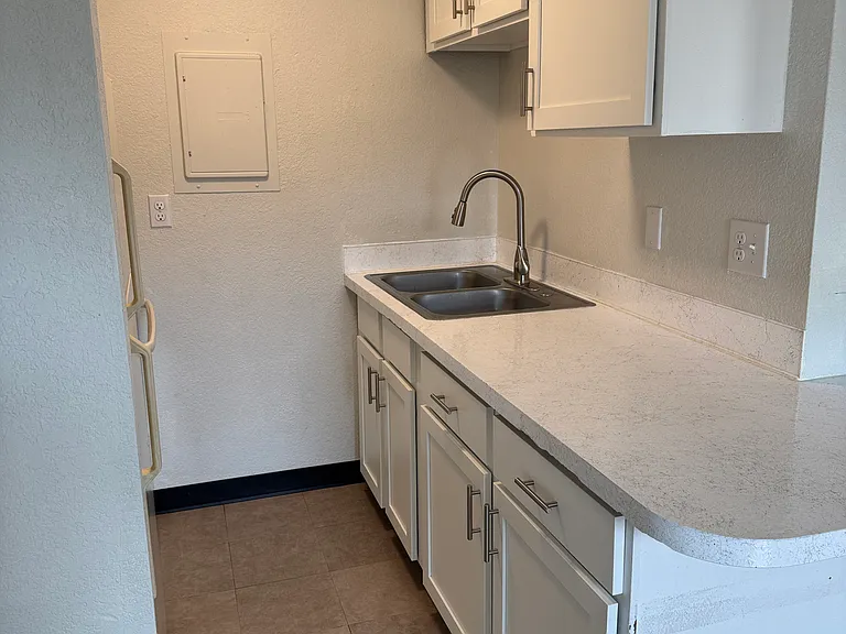 1025 W Entiat Ave #D16 — Photo 7
